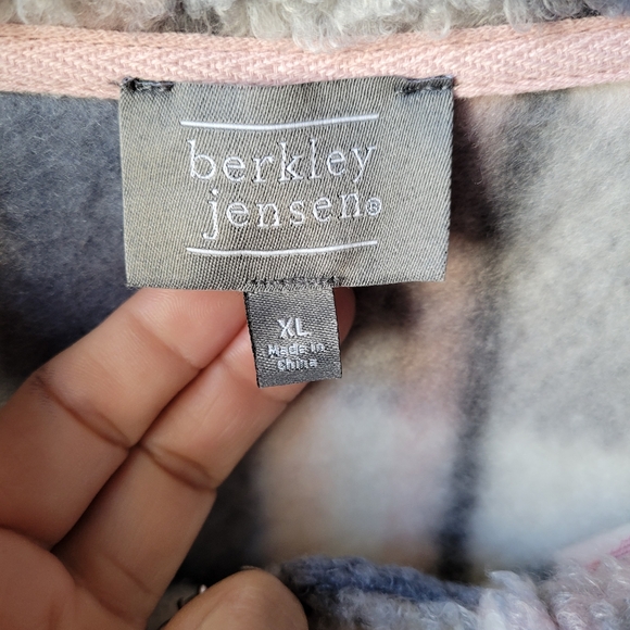Berkley Jensen Women's Plaid Button-up XL Coat Blue Cream Pink Fuzzy Pockets - Picture 4 of 11